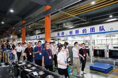 采筑百人考察团走进火星人 战略合作共筑工程地产行业新未来